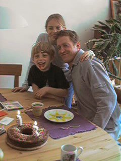 Lea, Jan, Matthias, und der Geburtstagskuchen